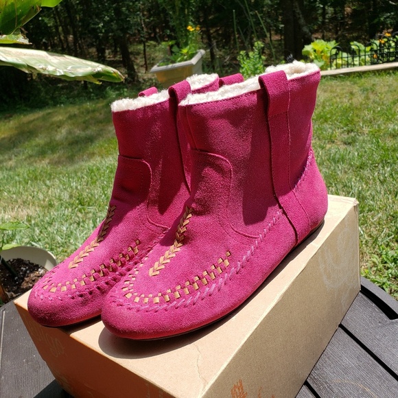 Boots - Picture 2 of 3